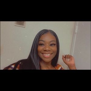 Meet your Posher, Shania